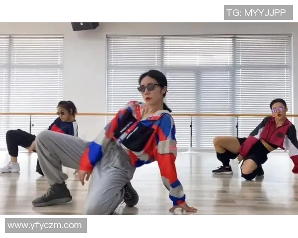 黄磊亲自分享排球技巧与心得体会助你提升球技的秘诀