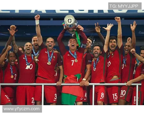 克罗斯的足球传奇之路：从青涩少年到世界顶级中场的成长历程